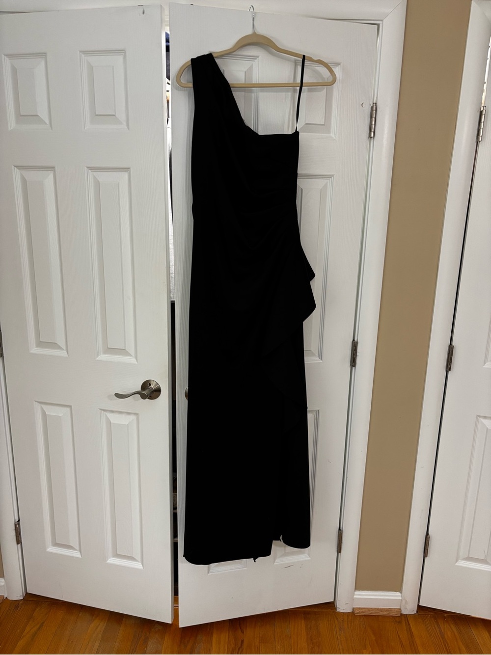 Xscape 10 formal black evening gown - Picture 6 of 12
